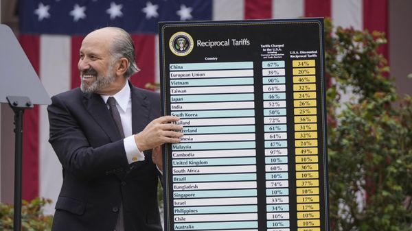 Commerce Secretary Howard Lutnick holds a chart as President Donald Trump speaks during an event to announce new tariffs in the Rose Garden at the White House, Wednesday, April 2, 2025, in Washington - Sputnik International