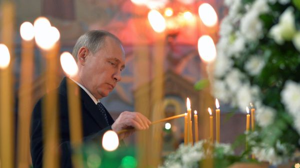 Russian President Vladimir Putin visiting an Orthodox Christian Church in Tsarskoye Selo. December 8, 2014. - Sputnik International