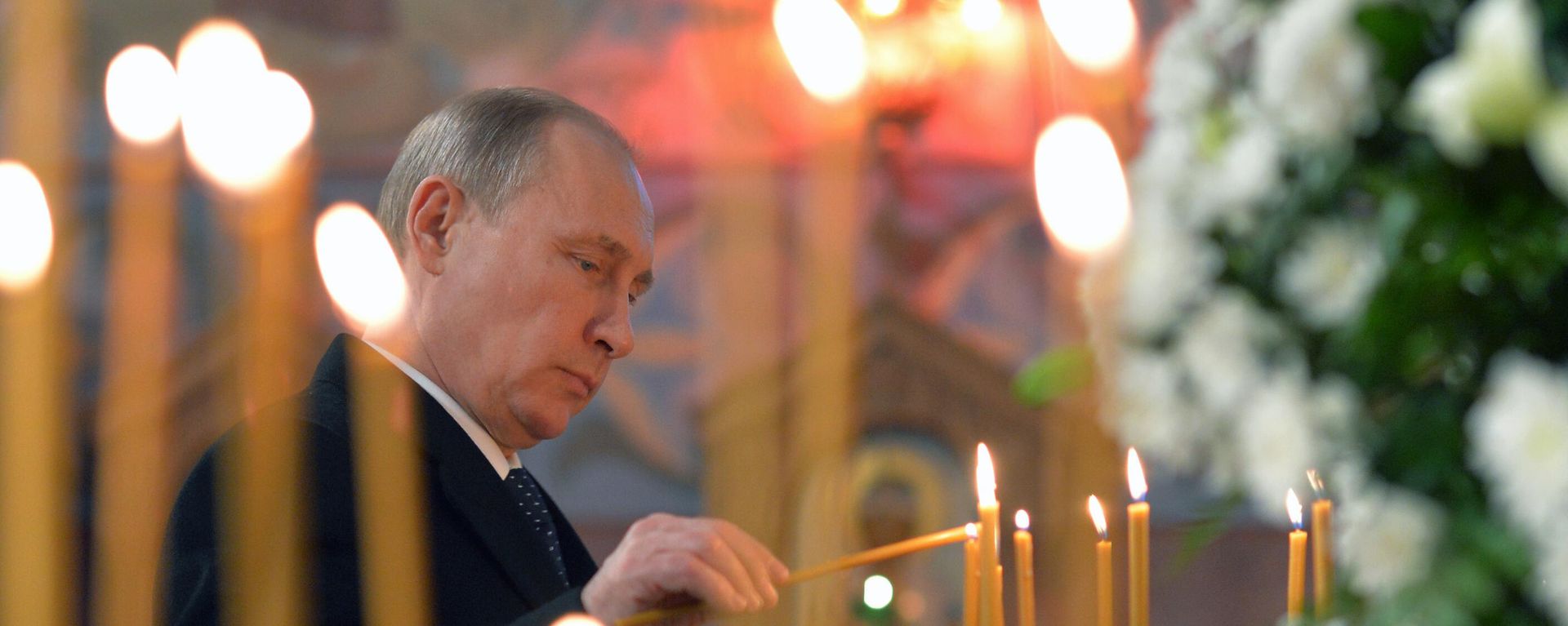 Russian President Vladimir Putin visiting an Orthodox Christian Church in Tsarskoye Selo. December 8, 2014. - Sputnik International, 1920, 10.04.2026