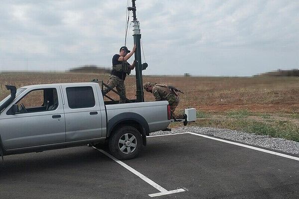 Borshchevik satellite jamming system being set up on the back of a pickup truck. Borshchevik satellite jamming system being set up on the back of a pickup truck. - Sputnik International