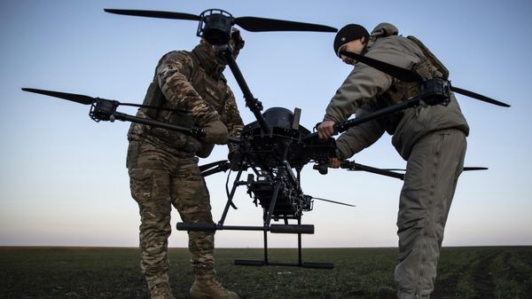 Ukrainian servicemen prepare a Vampire attack drone near the front line in the Donetsk region, Ukraine, Saturday, Feb. 8, 2025. - Sputnik International