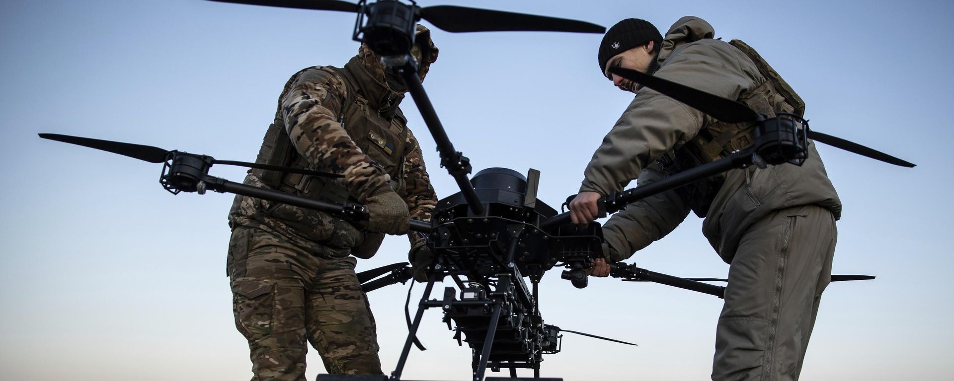 Ukrainian servicemen prepare a Vampire attack drone near the front line in the Donetsk region, Ukraine, Saturday, Feb. 8, 2025. - Sputnik International, 1920, 15.04.2026