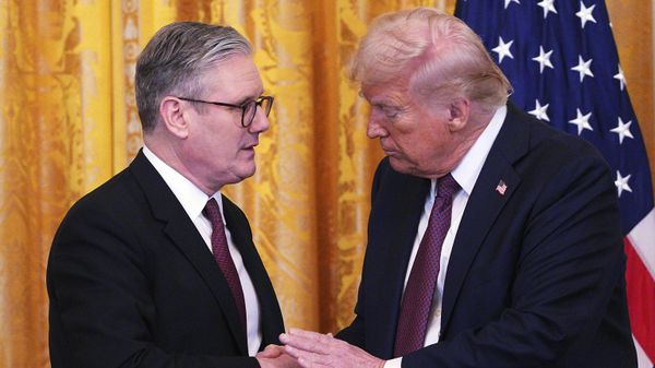 Britain's Prime Minister Keir Starmer, left, and U.S. President Donald Trump shake hands at a joint press conference in the East Room at the White House Thursday, Feb. 27, 2025, in Washington. - Sputnik International