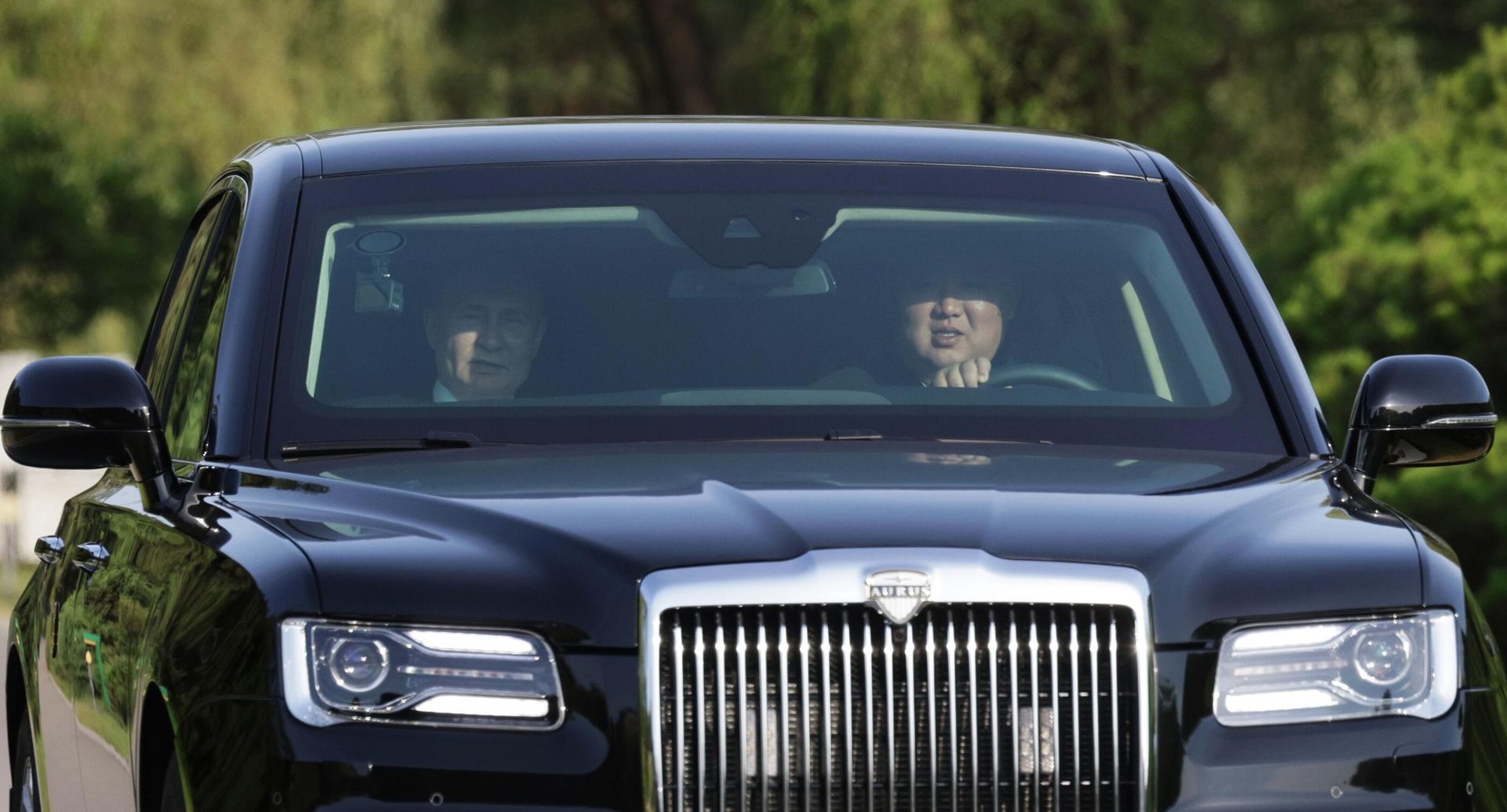 Russian President Vladimir Putin and Norh Korean leader Kim Jong-un are seen in the Aurus car in Pyongyang on June 19, 2024.  - Sputnik International, 1920, 07.05.2025