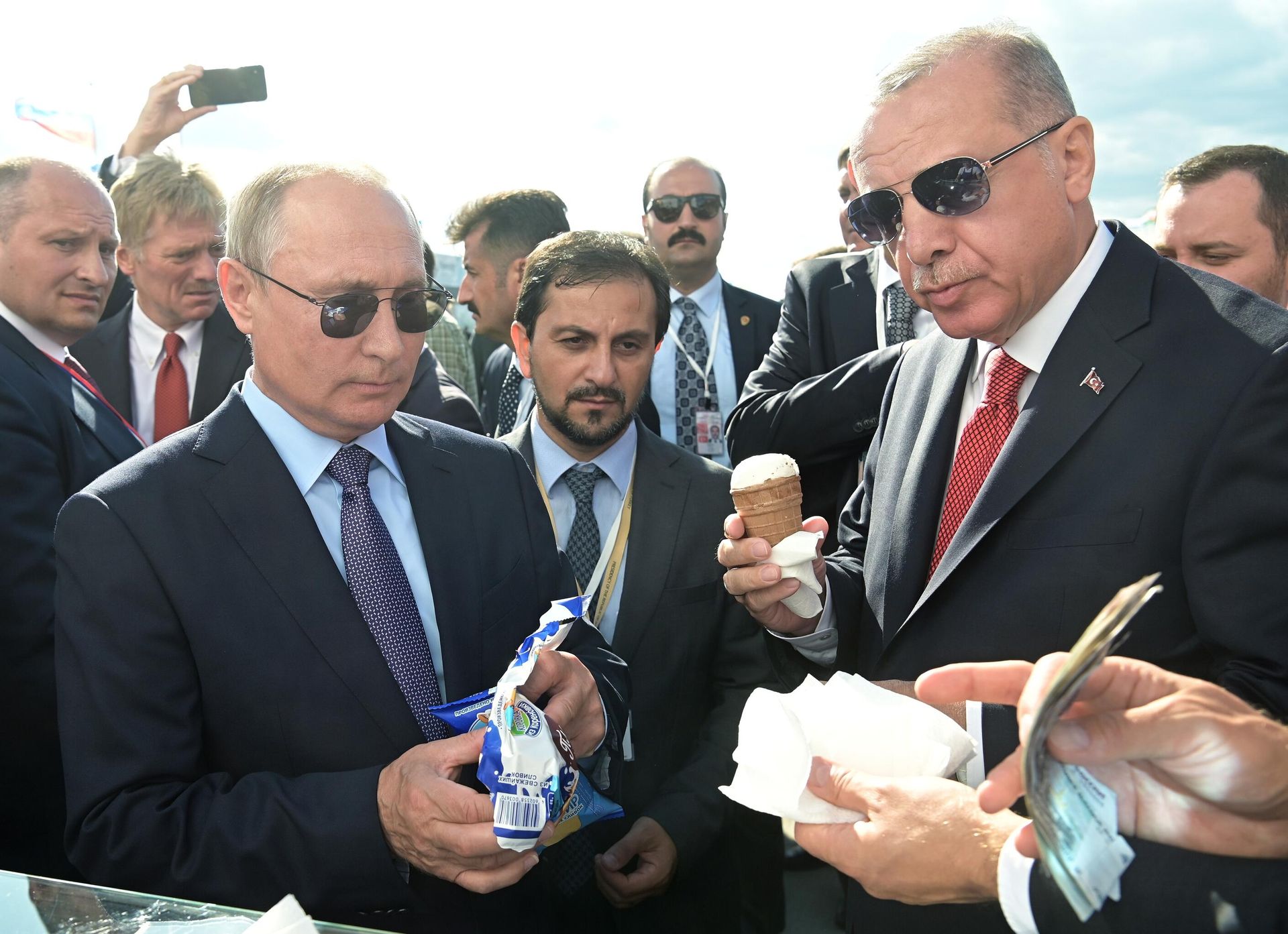 Russian President Vladimir Putin and Turkish President Recep Tayyip Erdogan visit the MAKS-2019 air show on August 27, 2019. - Sputnik International, 1920, 07.05.2025