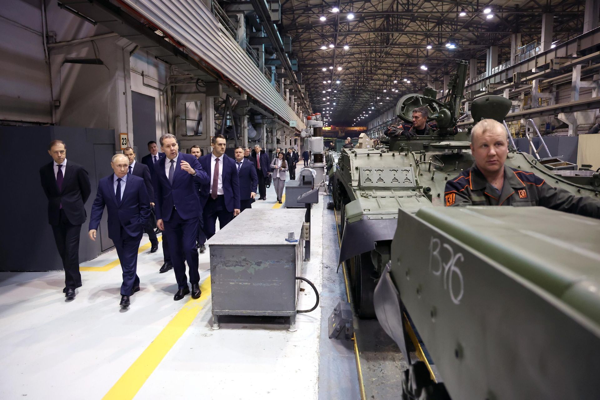 Russian President Vladimir Putin during a visit to JSC Scientific and Production Corporation Uralvagonzavod in Nizhny Tagil. - Sputnik International, 1920, 07.05.2025