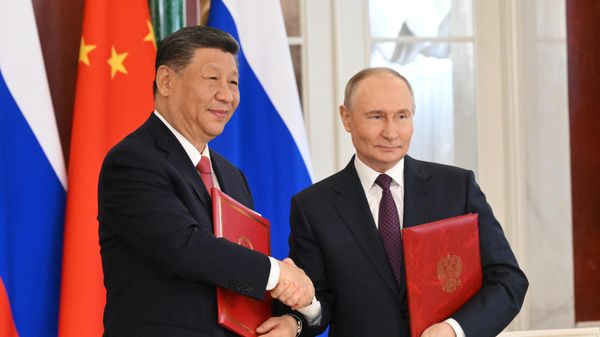 Russian President Vladimir Putin and his Chinese counterpart Xi Jinping during a ceremony of exchanging documents after Russia-China talks. File photo - Sputnik International