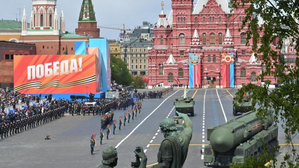 A Russian Yars intercontinental ballistic missile launcher drives during a military parade on Victory Day in Red Square in Moscow, Russia. - Sputnik International