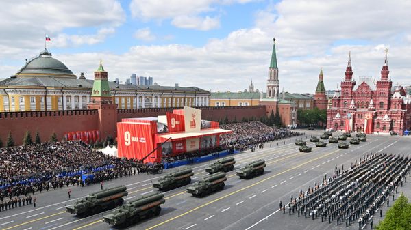 S-400 anti-aircraft missile systems on Red Square in Moscow during a military parade dedicated to the 80th anniversary of Victory in the Great Patriotic War. - Sputnik International