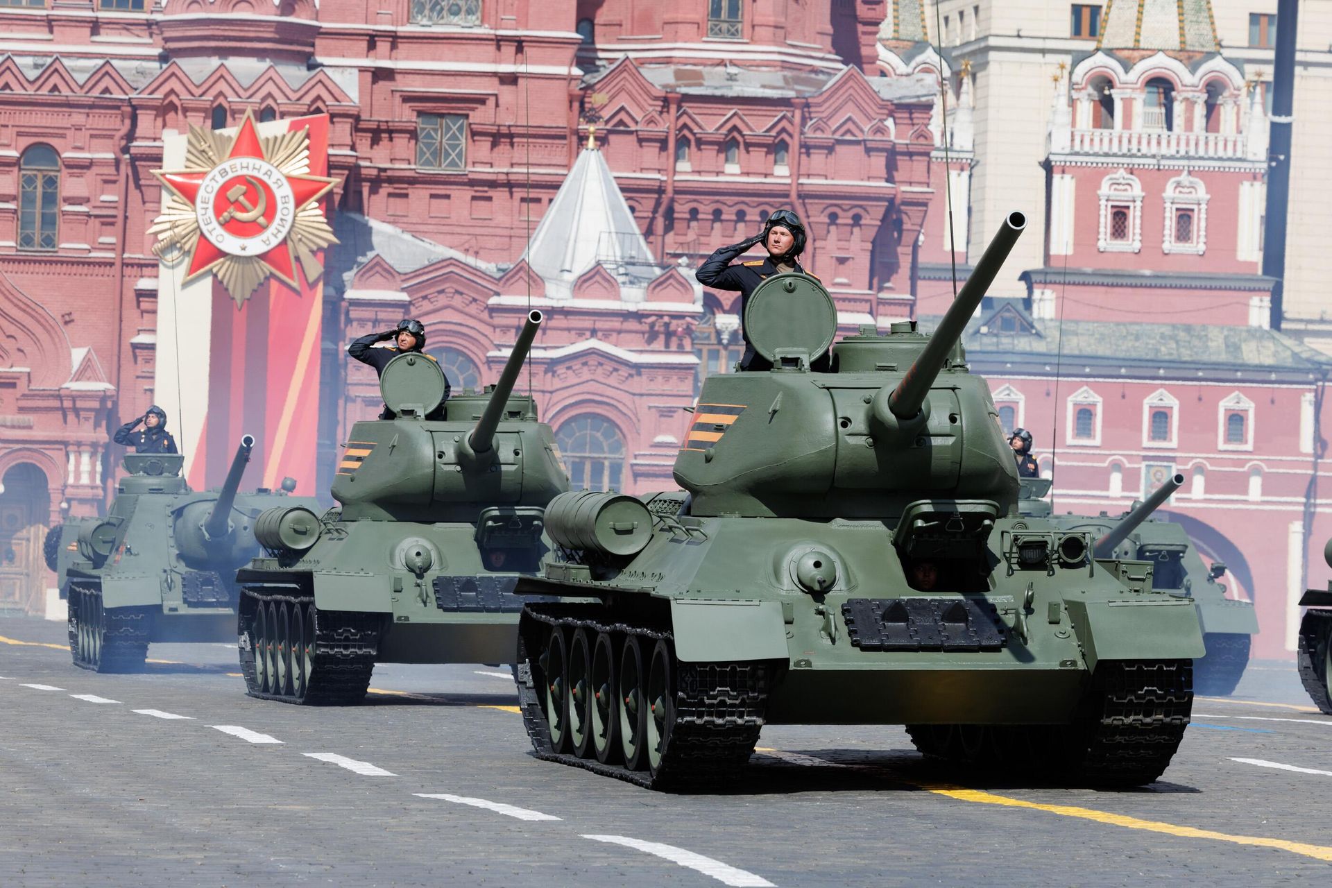 T-34-85 tanks during Victory Day Parade - Sputnik International, 1920, 09.05.2025