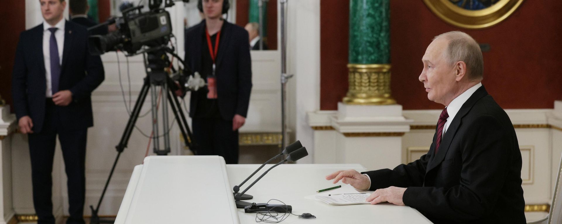President Vladimir Putin addresses Russian and foreign press, outlining a renewed Russian offer for direct negotiations without any preconditions with Ukraine. May 11, 2025. - Sputnik International, 1920, 12.05.2025