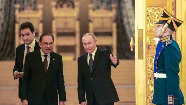 President Putin and Malaysian PM Ibrahim, May 14, 2025 - Sputnik International