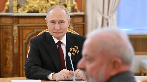Russian President Vladimir Putin and Brazilian President Lula da Silva meeting in Moscow. May 9, 2025 - Sputnik International