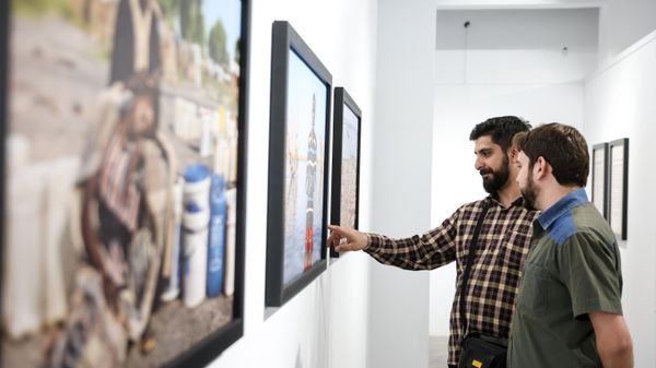 Visitors at the exhibition of laureates of the 2024 Andrei Stenin International Photojournalism Contest in Tehran, Iran - Sputnik International