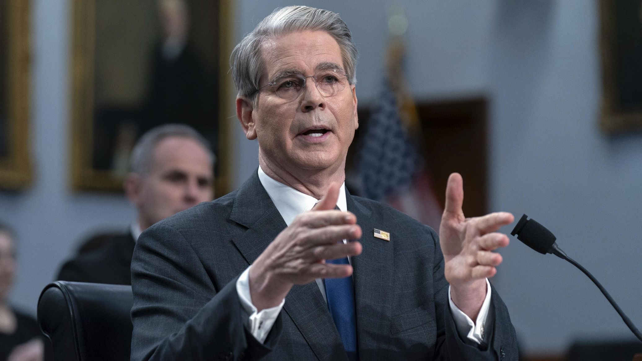 Bessent Vows US Debt Plan `Right After the Midterms`