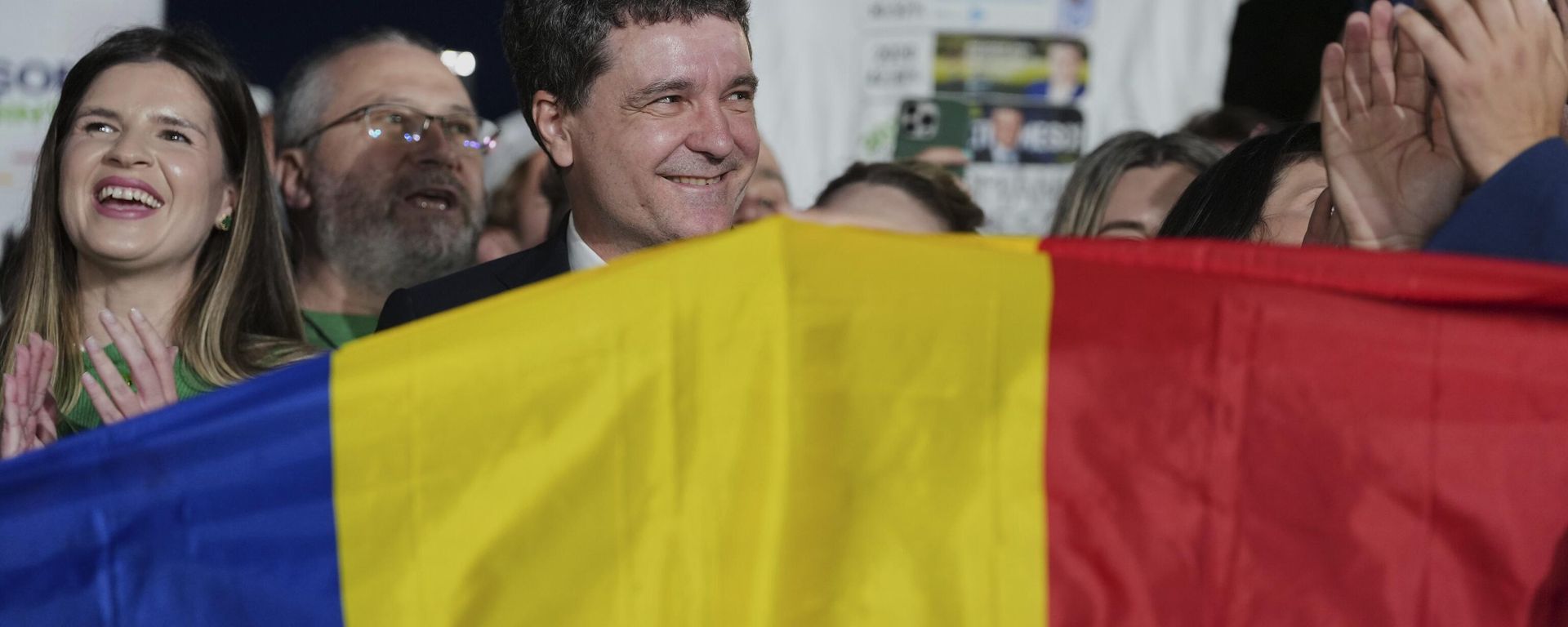 Presidential candidate Nicusor Dan speaks to media after polls closed for the second round of the country's presidential election redo in Bucharest, Romania, Sunday, May 18, 2025.  - Sputnik International, 1920, 19.05.2025