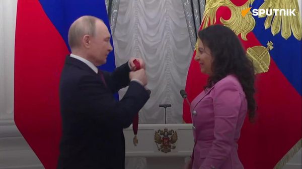 Russian President Vladimir Putin presented Simonyan with the Order For Merit to the Fatherland III Class during a ceremony in the Kremlin. - Sputnik International