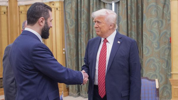 In this photo released by the Saudi Royal Palace, President Donald Trump, right, shakes hands with Syria's interim President Ahmad al-Sharaa, in Riyadh, Saudi Arabia, Wednesday, May 14, 2025 - Sputnik International