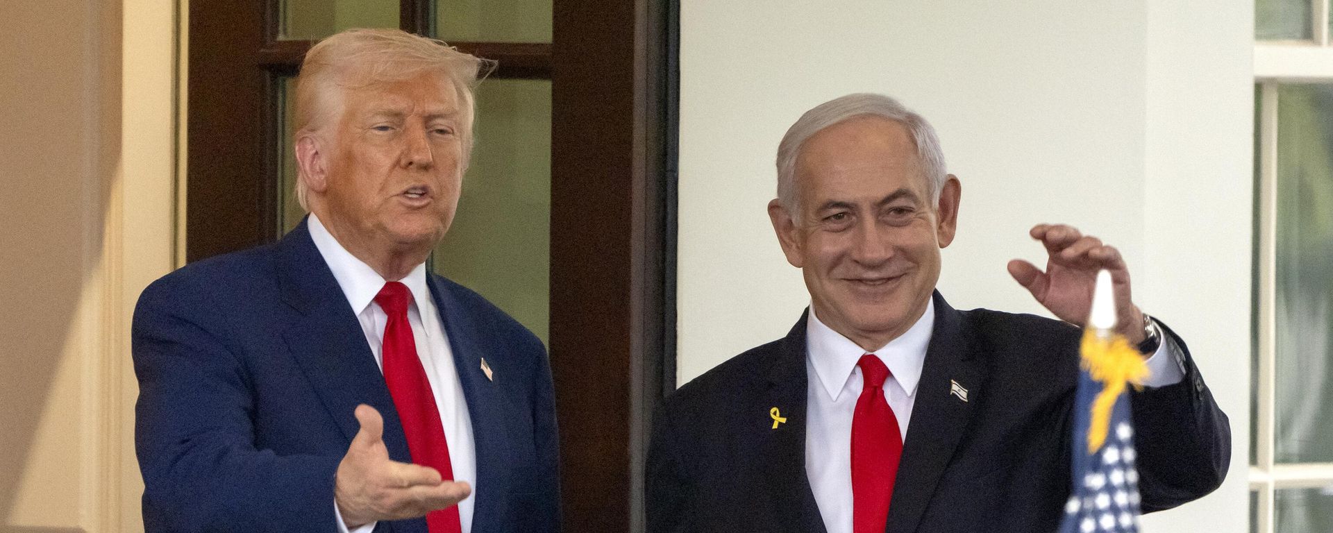 President Donald Trump, left, and Israel's Prime Minister Benjamin Netanyahu wave as Netanyahu leaves the West Wing of the White House, Monday, April 7, 2025, in Washington.  - Sputnik International, 1920, 28.05.2025