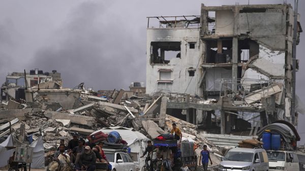 Displaced Palestinians fleeing Beit Lahia amid ongoing Israeli military operations in the Gaza Strip arrive in Jabalia, northern Gaza, on Sunday, May 18, 2025.  - Sputnik International