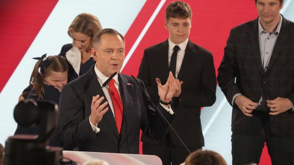 Poland's new President Karol Nawrocki addresses supporters at his headquarters after the presidential election runoff in Warsaw, Poland, Sunday, June 1, 2025.  - Sputnik International