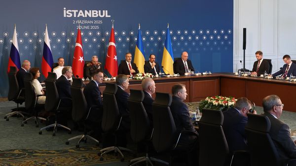 Direct negotiations between the delegations of Russia and Ukraine at the Ciragan Palace in Istanbul. - Sputnik International
