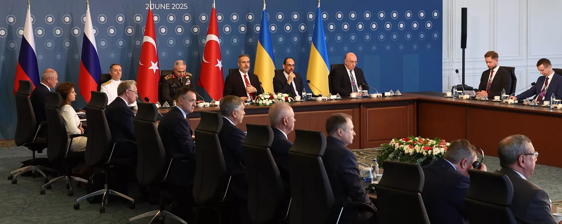 Direct negotiations between the delegations of Russia and Ukraine at the Ciragan Palace in Istanbul. - Sputnik International, 1920, 21.10.2026