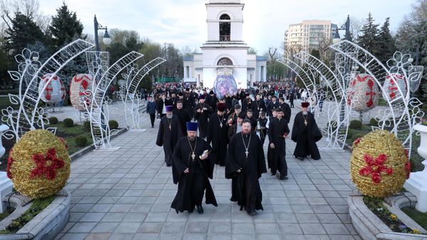 Priests in Kishinev, Moldova observe Easter ceremonies. File photo. - Sputnik International