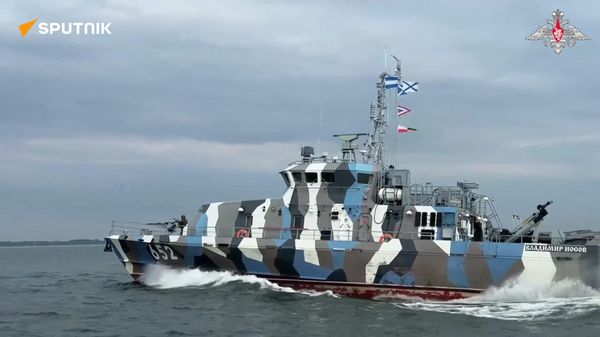 🇷🇺🛳 Baltic Fleet drills: Special forces storm 'hijacked ship' in impressive training - Sputnik International