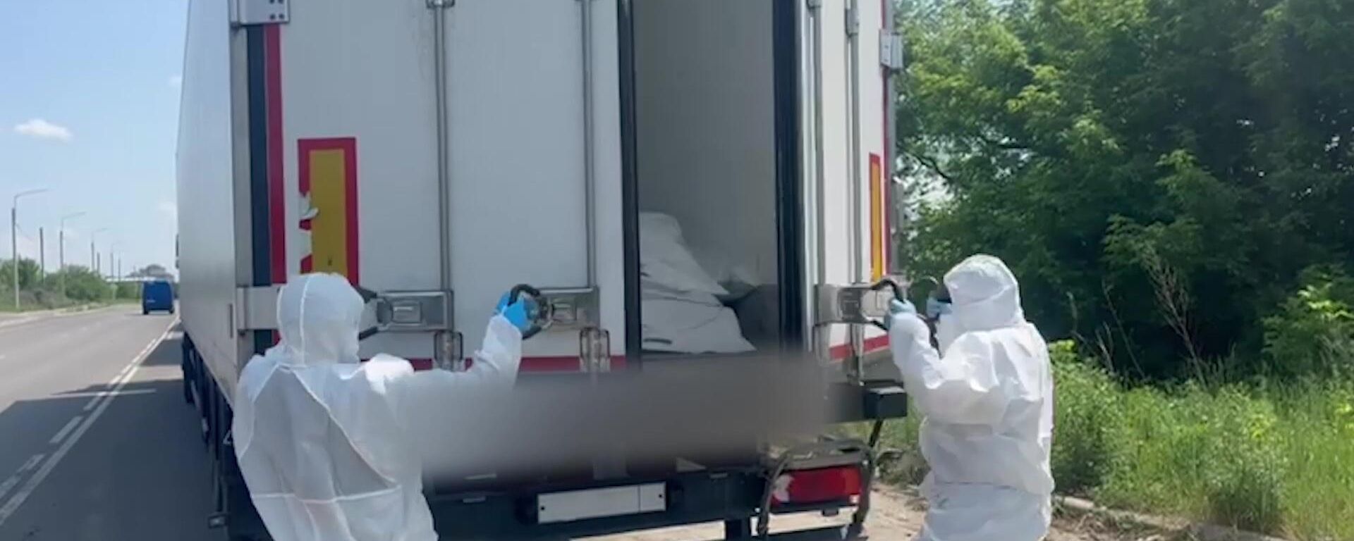 A convoy carrying the bodies of fallen Ukrainian soldiers has arrived at the exchange area. - Sputnik International, 1920, 07.06.2025