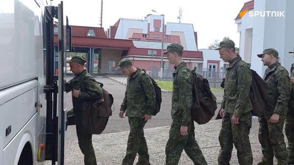 Russian soldiers return from Ukrainian captivity  - Sputnik International