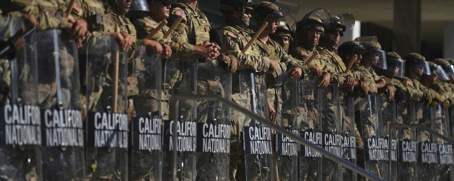 California National Guard guard the Federal Building on Tuesday, June 10, 2025, in downtown Los Angeles.  - Sputnik International, 1920, 11.06.2025