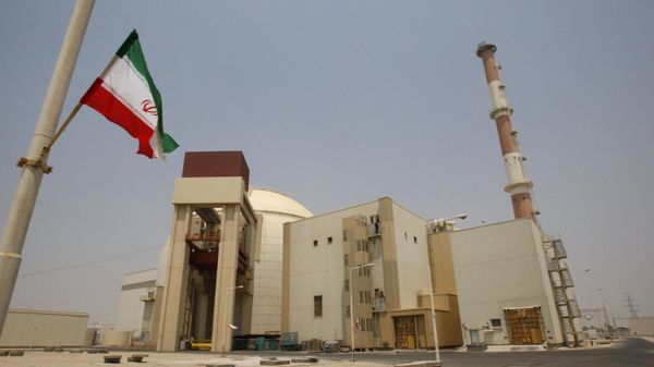 An Iranian flag flutters in front of the reactor building of the Bushehr nuclear power plant, just outside the southern city of Bushehr, Iran, Saturday, Aug. 21, 2010. - Sputnik International