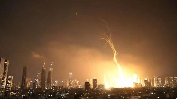Social media image shows what appears to be Iranian retaliation to Israel's June 13 attack. - Sputnik International