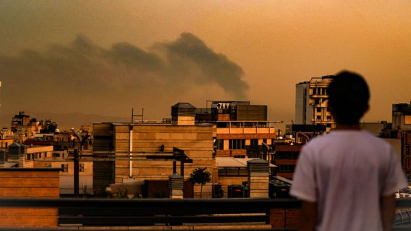 A general view of Tehran covered in smoke and dust following explosions after an Israeli airstrike - Sputnik International