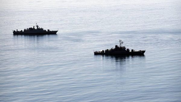 In this photo provided by the Iranian Army, two warships sail while approaching to the Iran's southeastern port city of Chahbahar, in the Gulf of Oman. - Sputnik International
