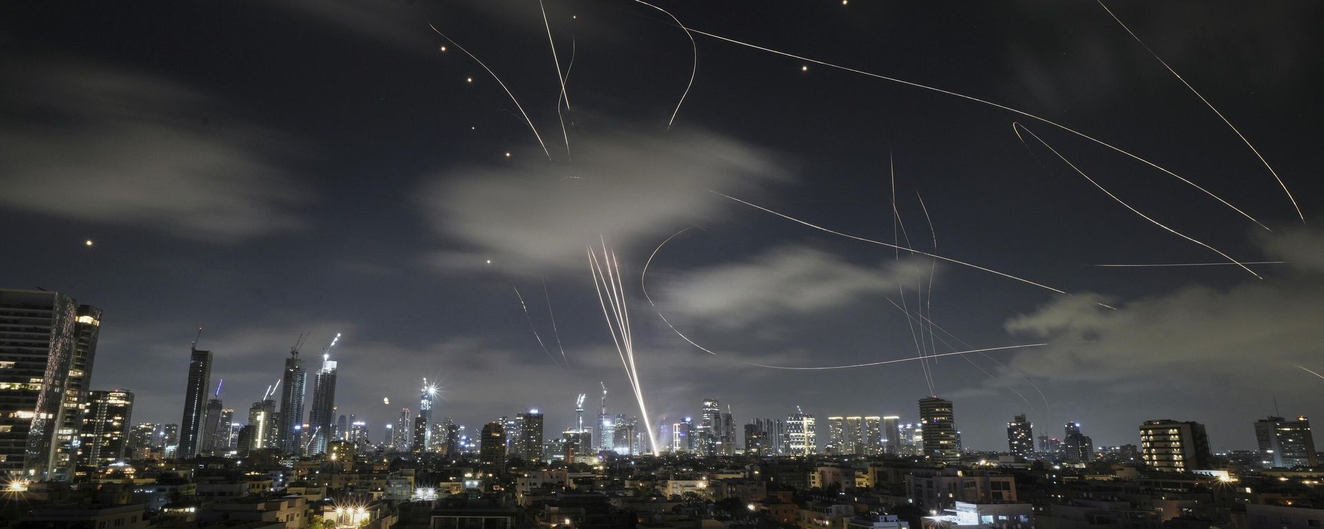 The Israeli Iron Dome air defense system fires to intercept missiles during an Iranian attack over Tel Aviv, Israel, early Wednesday, June 18, 2025. The Israeli Iron Dome air defense system fires to intercept missiles during an Iranian attack over Tel Aviv, Israel, early Wednesday, June 18, 2025. - Sputnik International, 1920, 12.03.2026