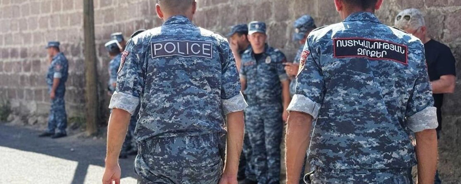 Police near the Armenia's Investigative Committee building in Yerevan. June 25, 2025 - Sputnik International, 1920, 25.06.2025