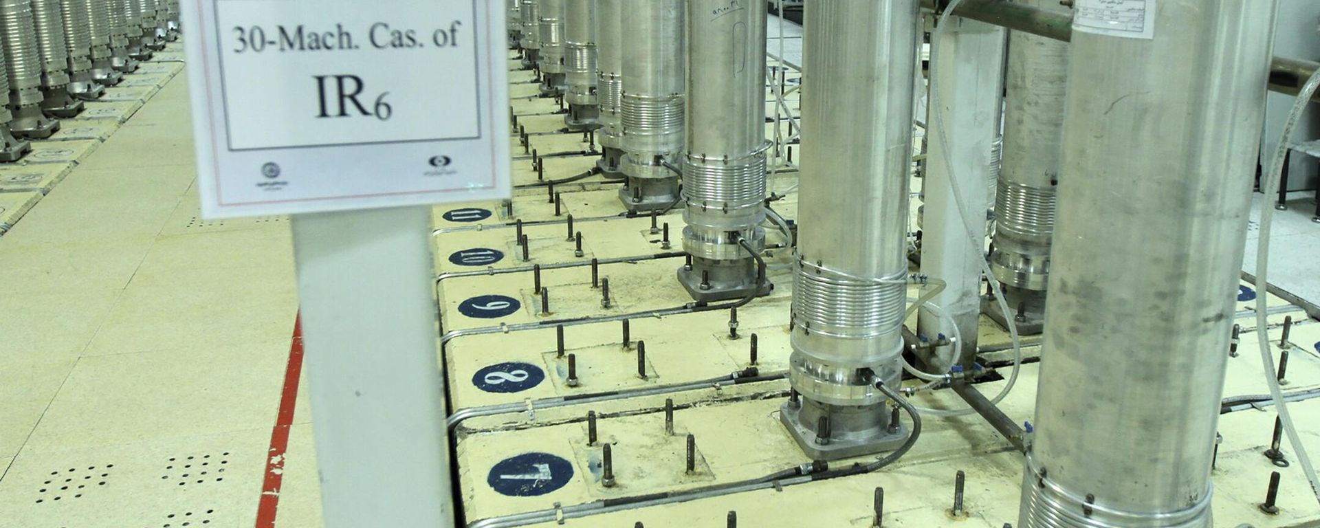 This photo released Nov. 5, 2019, by the Atomic Energy Organization of Iran shows centrifuge machines in Natanz uranium enrichment facility near Natanz, Iran.  - Sputnik International, 1920, 15.04.2026