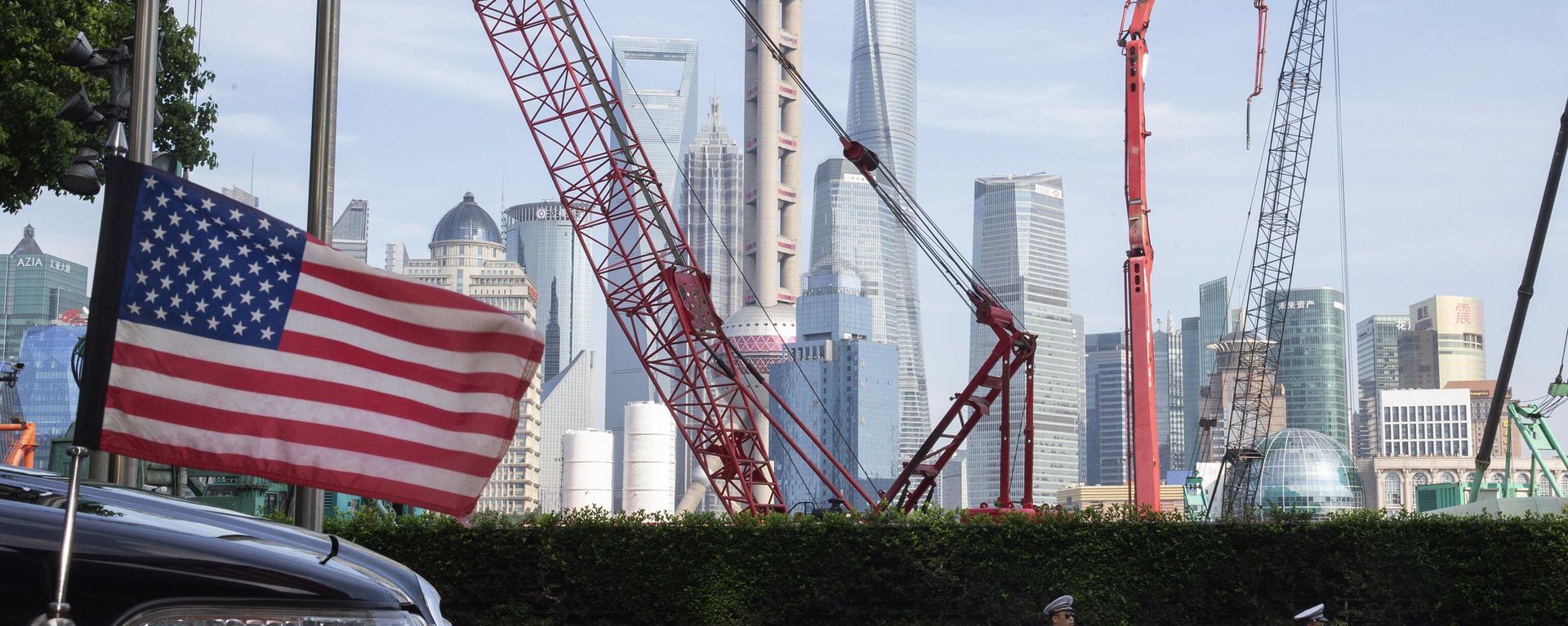 Chinese traffic police officers walk by a U.S. flag on an embassy car outside a hotel in Shanghai where officials from both sides met for talks aimed at ending a tariff war on July 30, 2019. Chinese traffic police officers walk by a U.S. flag on an embassy car outside a hotel in Shanghai where officials from both sides met for talks aimed at ending a tariff war on July 30, 2019. - Sputnik International, 1920, 09.09.2026