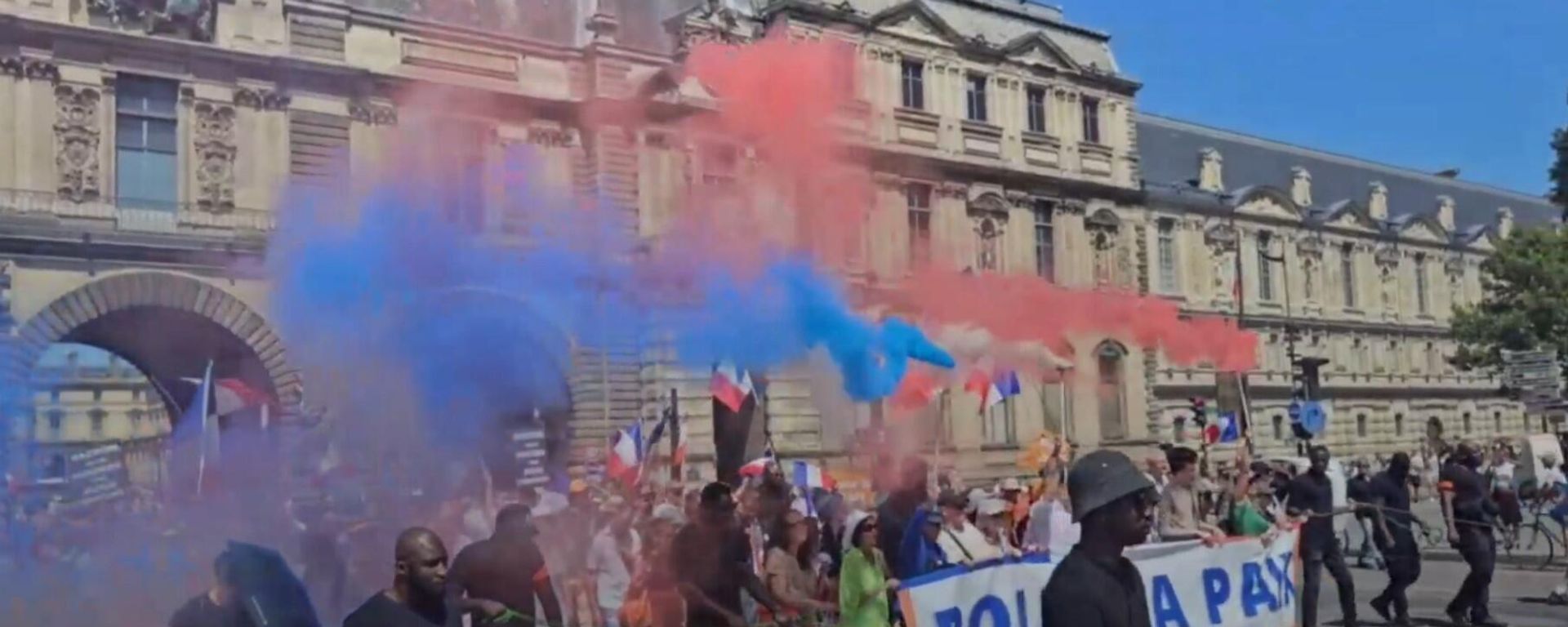 Protesters in Paris slam Macron over Ukraine policy - Sputnik International, 1920, 29.06.2025