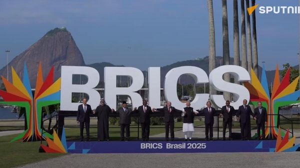 Family photo at BRICS Summit in Rio, July 6, 2025 - Sputnik International