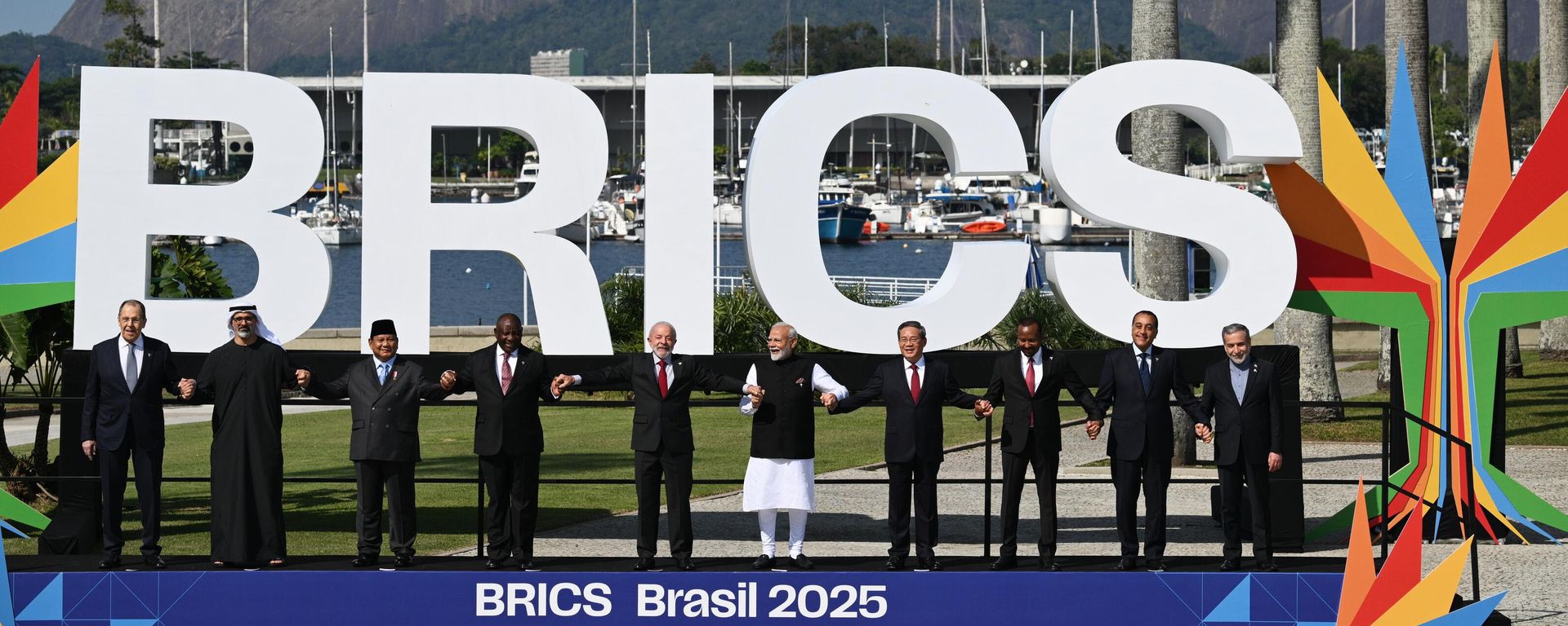 Russian Foreign Minister Sergey Lavrov (left) during a group photo of the participants at the 17th BRICS Summit Russian Foreign Minister Sergey Lavrov (left) during a group photo of the participants at the 17th BRICS Summit - Sputnik International, 1920, 11.08.2025