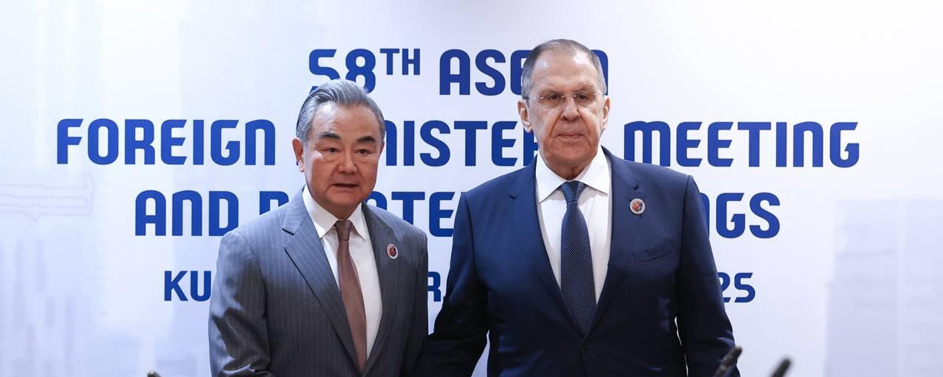 Russia's Foreign Minister Sergey Lavrov and Foreign Minister of the People’s Republic of China Wang Yi hold talks on the sidelines of ASEAN events - Sputnik International, 1920, 10.07.2025