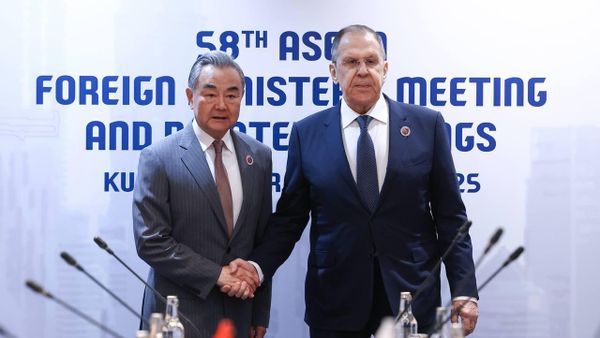 Russia's Foreign Minister Sergey Lavrov and Foreign Minister of the People’s Republic of China Wang Yi hold talks on the sidelines of ASEAN events - Sputnik International