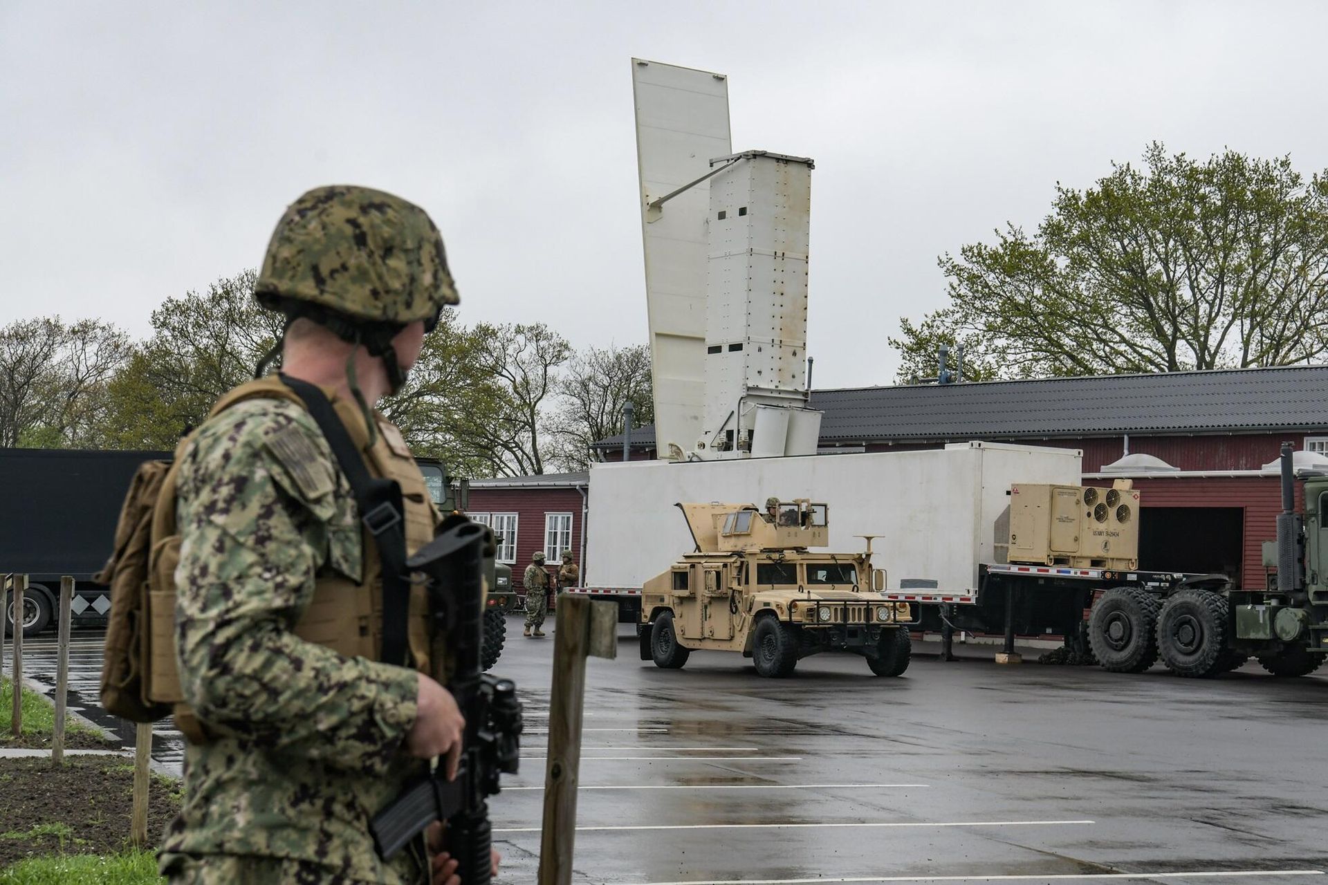 BORNHOLM, Denmark (May 6, 2024) - U.S. Navy Equipment Operator Constructionman Grant Sanford, assigned to Naval Mobile Construction Battalion (NMCB) 11, stands guard over a containerized missile launcher during a rehearsal in Bornholm, Denmark, May 6, 2024. - Sputnik International, 1920, 14.07.2025