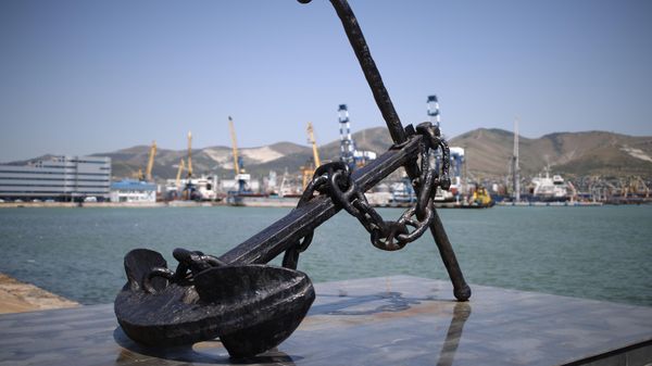 Anchor on the Admiral Serebryakov Embankment in Novorossiysk. - Sputnik International
