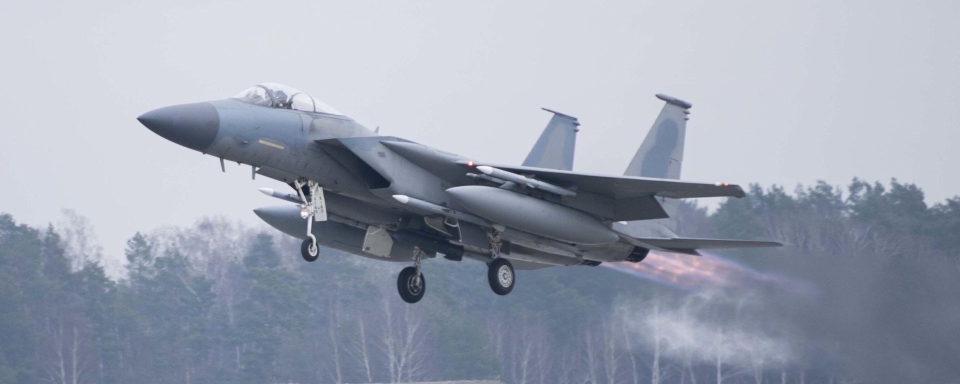 In this image provided by the US Air Force, a US Air Force F-15C Eagle assigned to the 493rd Fighter Squadron, Royal Air Force (RAF) Lakenheath, takes off in support of North Atlantic Treaty Organization enhanced air policing missions with the Polish Air Force at Lask Air Base, Poland, Feb. 15, 2022 - Sputnik International, 1920, 15.10.2025