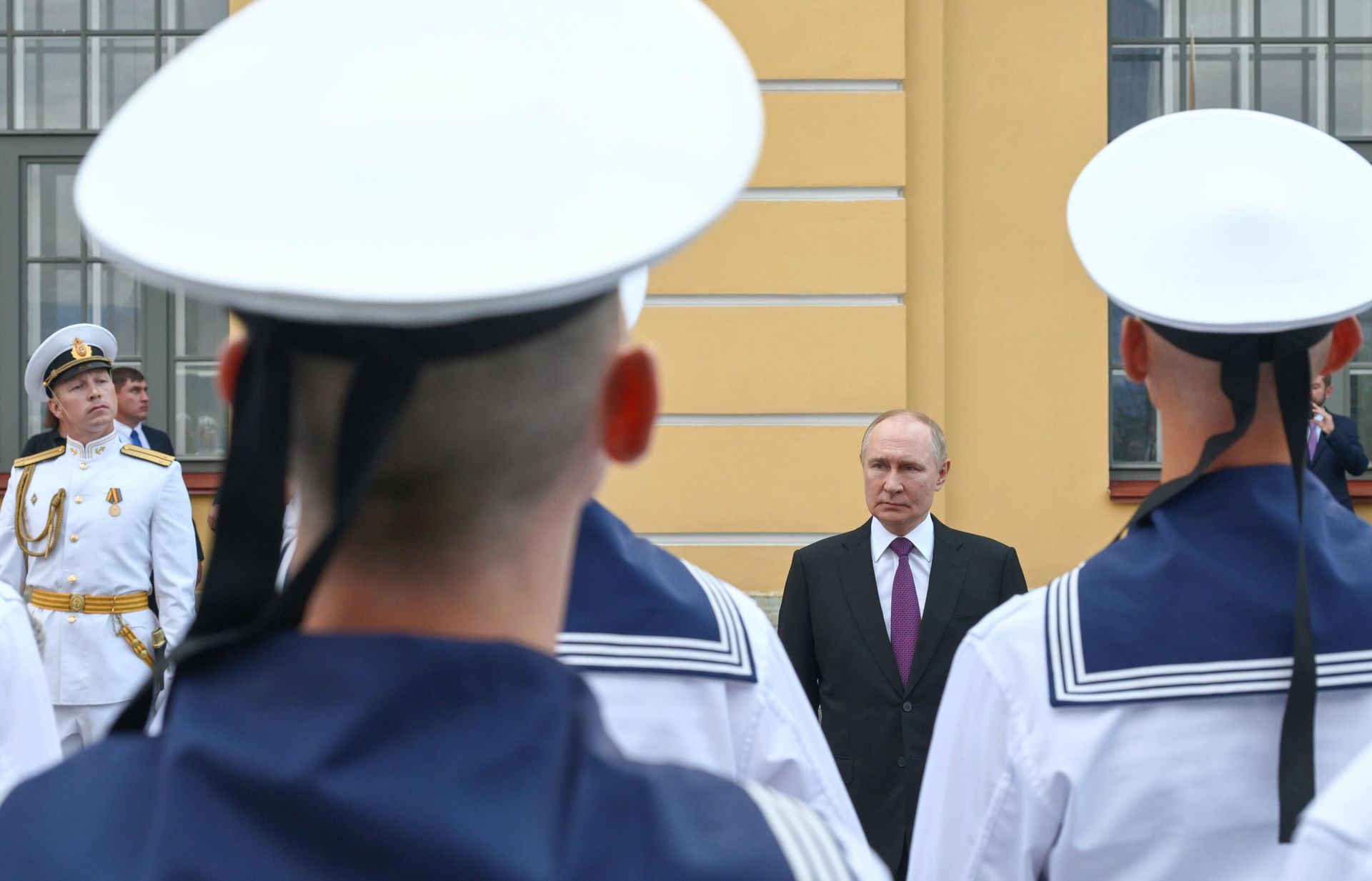 Russian President and Supreme Commander-in-Chief of the Russian Armed Forces Vladimir Putin arrived at the Main Admiralty in St. Petersburg Russian President and Supreme Commander-in-Chief of the Russian Armed Forces Vladimir Putin arrived at the Main Admiralty in St. Petersburg - Sputnik International, 1920, 27.07.2025