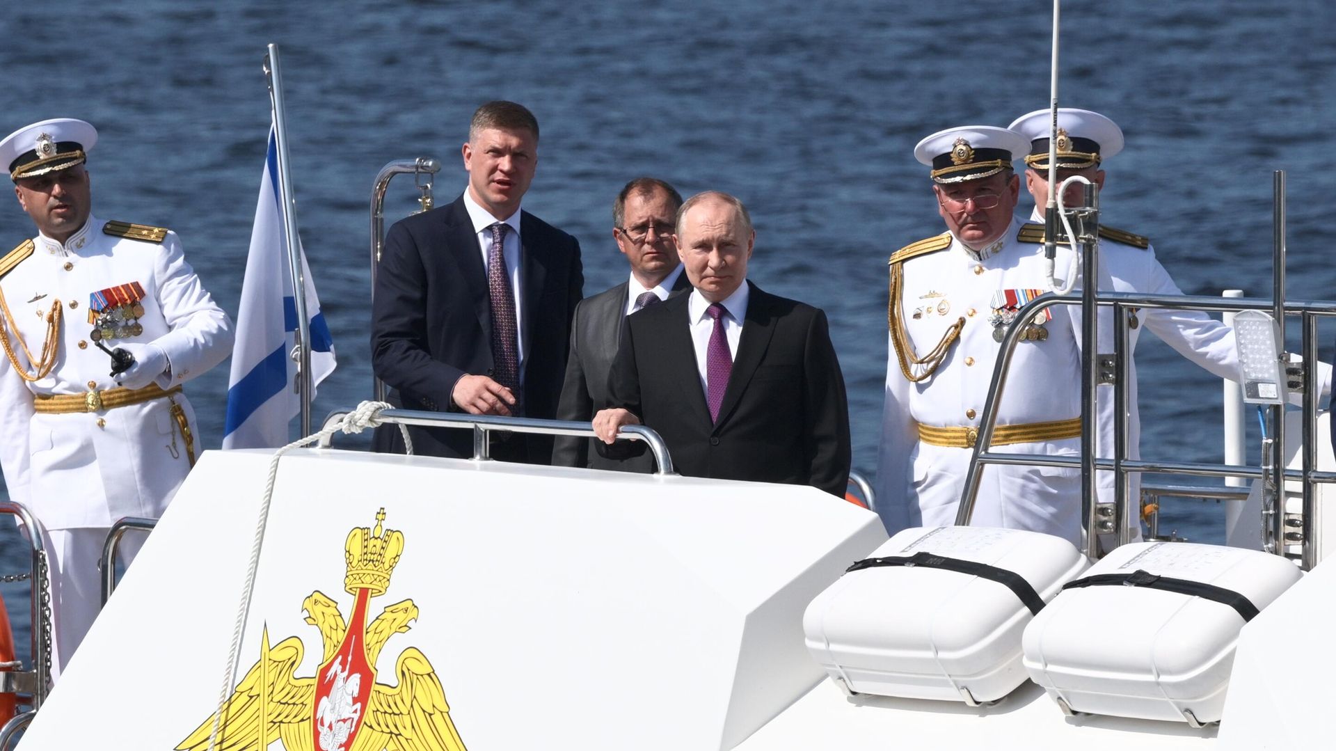 Russian President and Supreme Commander-in-Chief of the Russian Armed Forces Vladimir Putin on the Raptor patrol boat in St. Petersburg on Navy Day. Russian President and Supreme Commander-in-Chief of the Russian Armed Forces Vladimir Putin on the Raptor patrol boat in St. Petersburg on Navy Day. - Sputnik International, 1920, 27.07.2025